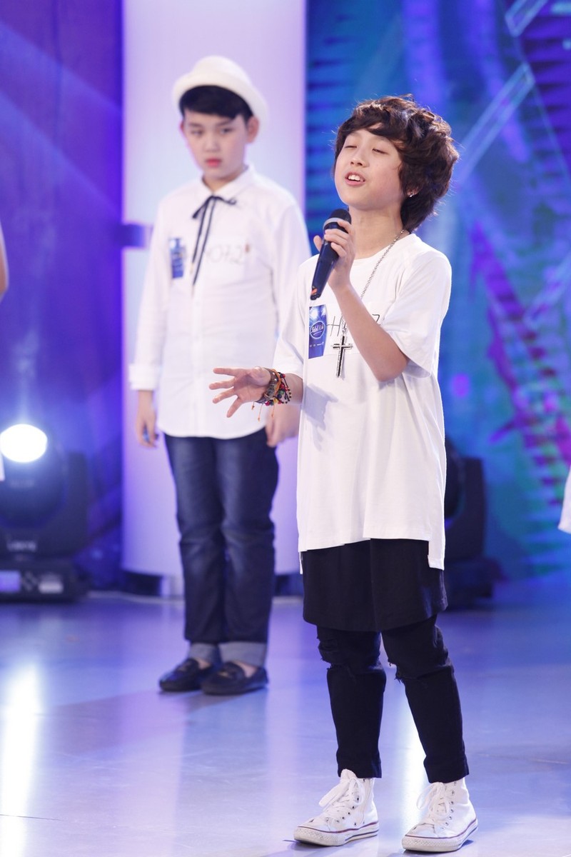 Toc Tien Isaac bat dong tren ghe nong Vietnam Idol Kids-Hinh-8